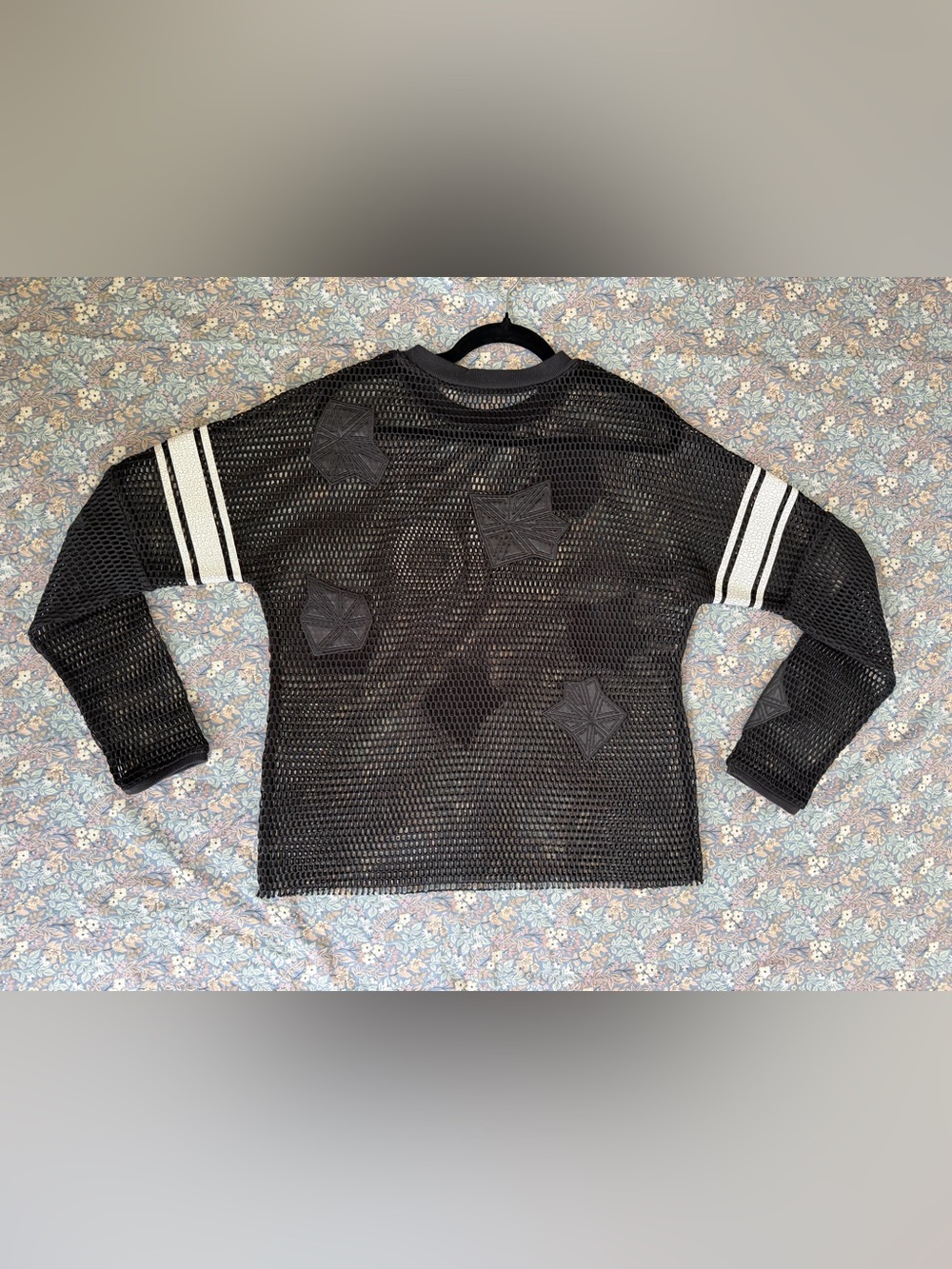 Alo Yoga Crackle Jersey in Black - Picture 2 of 5